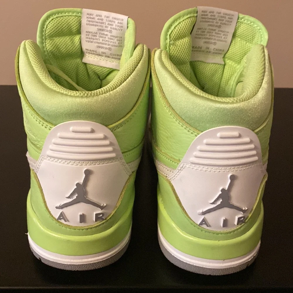 Nike Jordan Air High Top Tennis Shoes - Picture 3 of 4